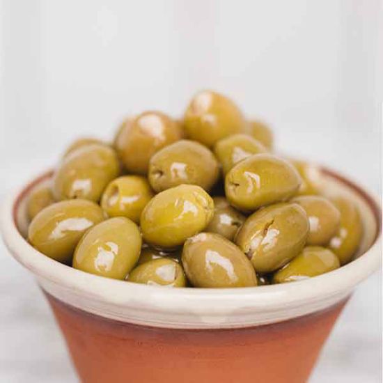 Olives Stuffed with Garlic (Z2530 P1 - Product lifestyle shot)